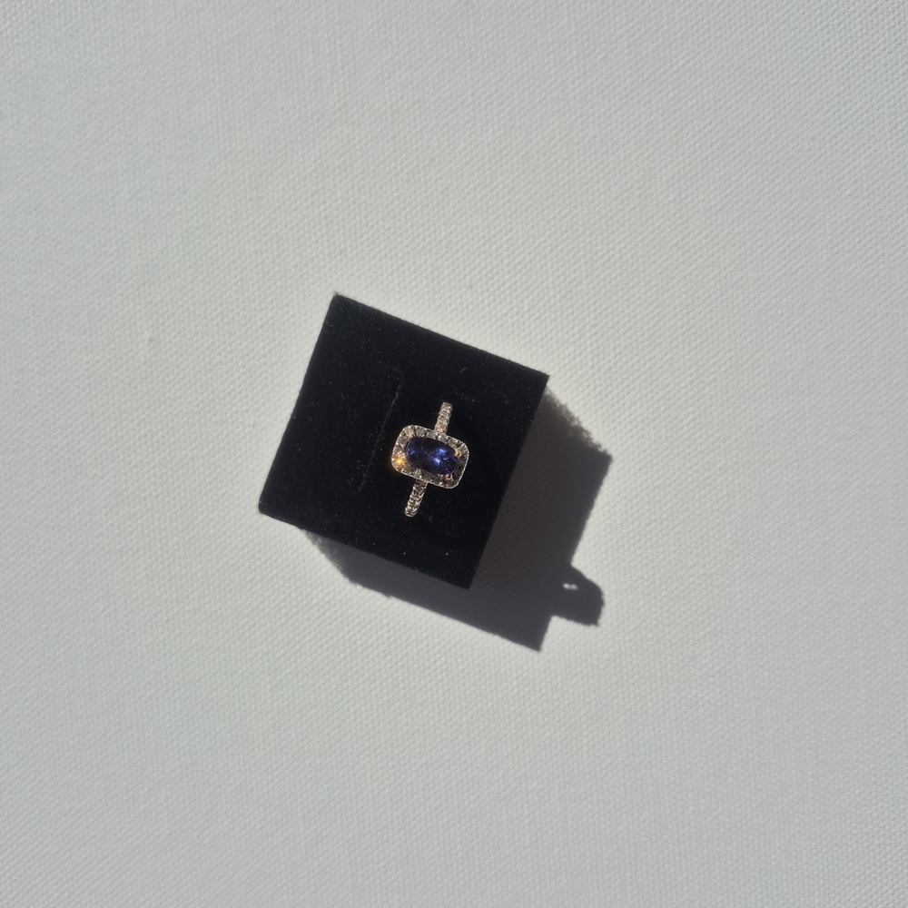 Elegant 18k Gold Tanzanite, Diamond ring